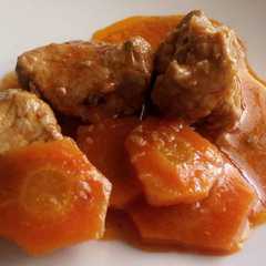A picture of Carne al vino y salsa.