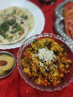 રંગબેરંગી પનીર ભુરજી (paneer bhurji Jain) રેસીપી મુખ્ય ફોટો