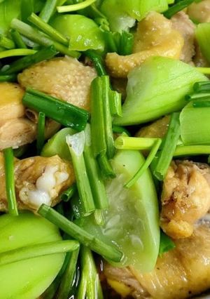 Hình của món Gà hấp mướp.