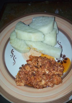 A picture of Yam and egg sauce.
