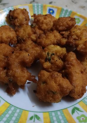ઓનિયન રાઇસ પકોડા (Onion rice pakoda Recipe In Gujarati) રેસીપી મુખ્ય ફોટો