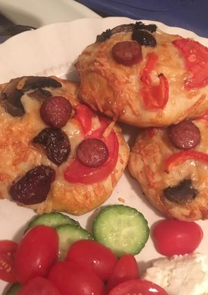 A picture of Small pizza pies.