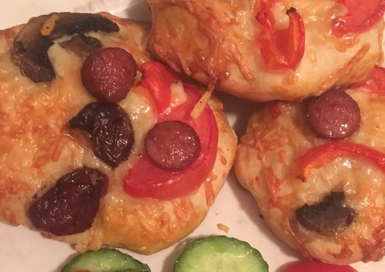 Small pizza pies