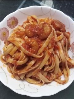 صورة لوصفة فوتشينى ريد صوص بالجمبري 🍝