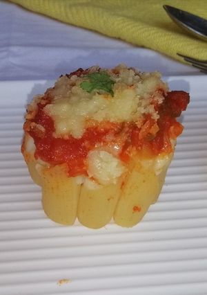 A picture of Cheesy pasta muffins.