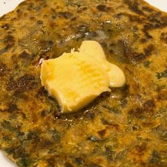 A picture of Methi thepla.