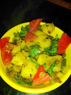बींस आलू की सब्जी (Beans aloo ki sabzi recipe in Hindi) रेसिपी मुख्य फोटो