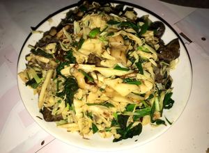 Hình của món Măng xào lòng gà.