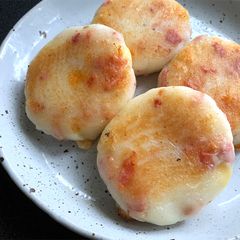 A picture of Bacon & Cheese Potato Mochi.