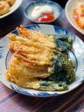 Nấm Kim Châm Cuộn Rong Biển Chiên Giòn