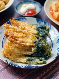 Hình của món Nấm Kim Châm Cuộn Rong Biển Chiên Giòn.