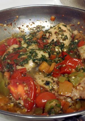 A picture of Chicken Pesto with Peppers.