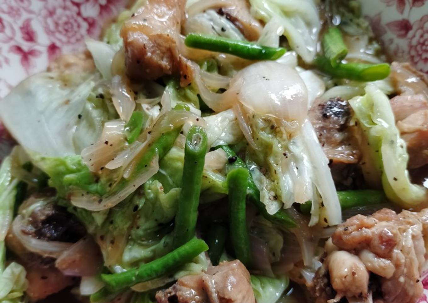 Sayuran goreng dengan lada