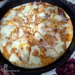 A picture of Chicken Tikka pizza.