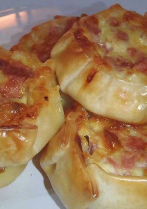 Una foto de Canastitas de pollo tomate y queso 🍅🍗