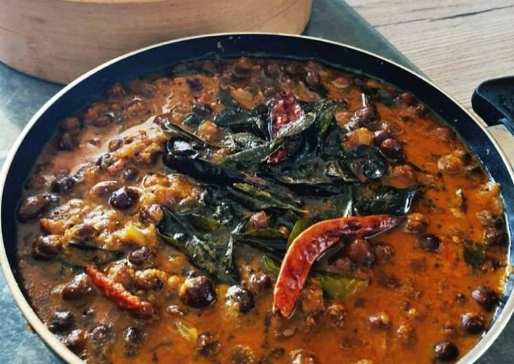 Kerala Kadala Curry (braunes Kichererbsen Curry)