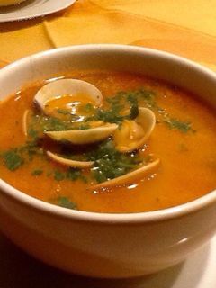 Una foto de Sopa de arroz con almejas y gambas