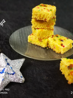 A picture of Cornmeal sugar sprinkle cake bytes.