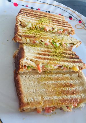 કોબી ગ્રિલ સેન્ડવિચ (Cabbage Grill Sandwich Recipe In Gujarati) રેસીપી મુખ્ય ફોટો