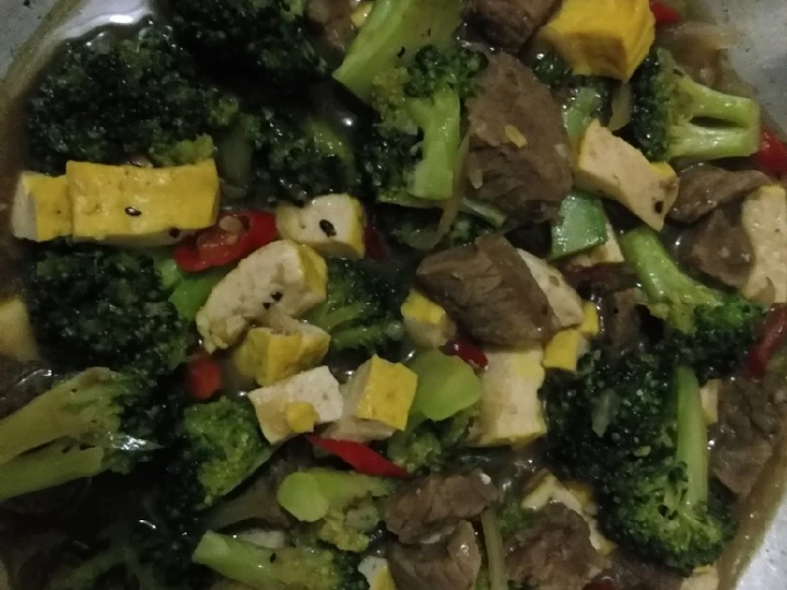 Cara Mudah Membikin Resep Tumis brokoli daging sapi yang Menggugah Selera Anti Ribet, Mantap