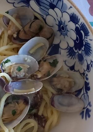 Una foto de Spaghetti con almejas