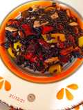 Riso venere con mix di peperoni e salmone