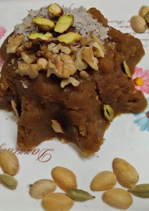 गुड़ बेसन हलवा (gur besan halwa recipe in Hindi) रेसिपी मुख्य फोटो