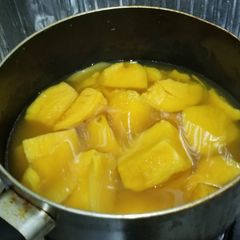 A picture of Chinese Sweet Potato Soup ~ Dessert 番薯糖水.