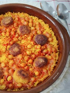 Una foto de Arroz al horno con albóndigas y garbanzos