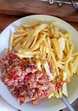 A picture of Chips and eggs for breakfast so delicious.