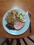 Peceto con arroz y huevos rellenos