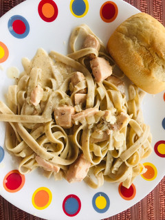 Una foto de Pasta con salmón