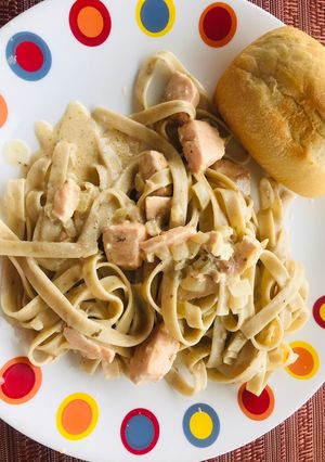 Una foto de Pasta con salmón