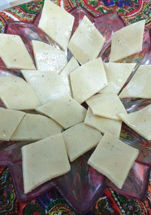 કાજુ કતરી(Kaju Katli Recipe in Gujarati) રેસીપી મુખ્ય ફોટો