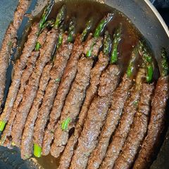 A picture of Asparagus beef.