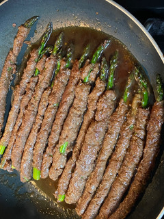 A picture of Asparagus beef.