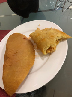 Una foto de Empanada pollo reciclada rastafarie