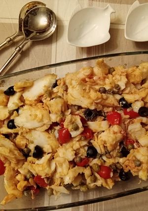 Foto di Insalata calda di baccalà pomodorini olive nere capperi