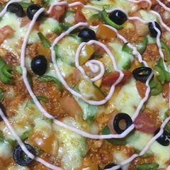 A picture of Chicken tandoori pizza🍕.