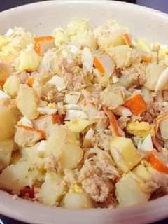 Una foto de Ensalada de patata y surimi