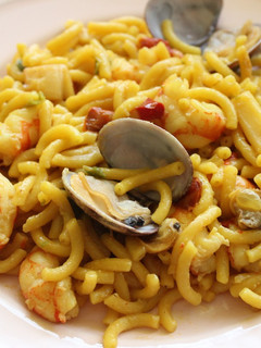 Una foto de Fideua de mariscos