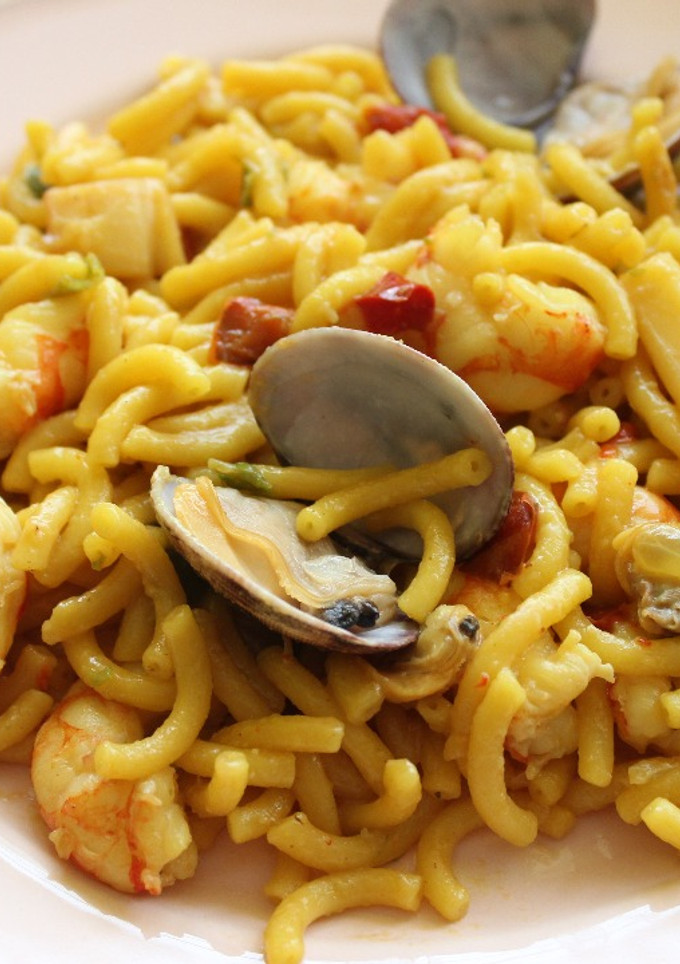 Una foto de Fideua de mariscos