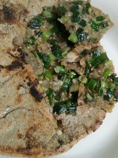 બાજરી નો ભરેલો રોટલો (Bajri Bharelo Rotlo Recipe In Gujarati) રેસીપી મુખ્ય ફોટો