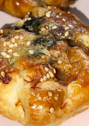 Una foto de Saquitos de hojaldre rellenos