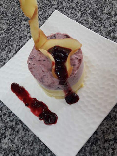Una foto de Bavaroise de chocolate blanco y frutos rojos