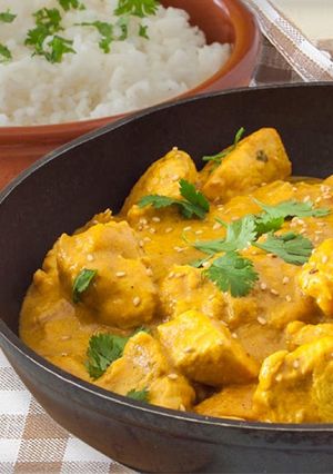 Una foto de Pollo al curry con piña y leche de coco