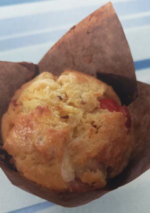 Une photo de Muffins tomate jambon fromage