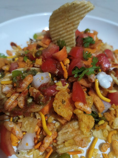 ચિપ્સી ચાટ(Chips Chaat Recipe in Gujarati) રેસીપી મુખ્ય ફોટો