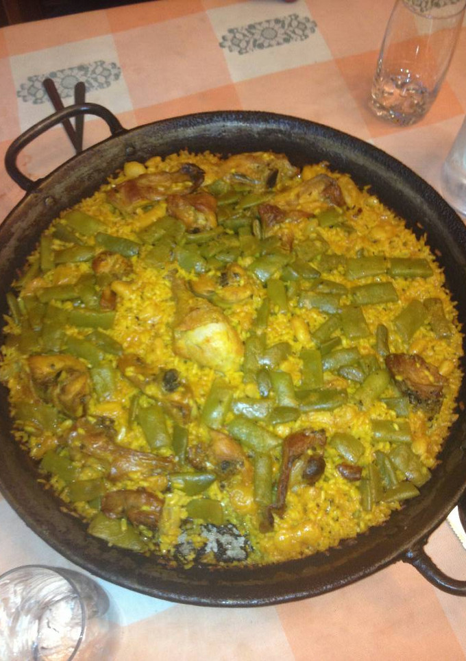 Una foto de Paella valenciana