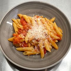 A picture of Penne al'arrabiata (pasta with a spicy tomato sauce).